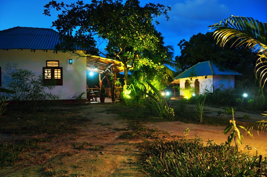 Sea Sound Cabana & Restaurant Appartement Tangalle Buitenkant foto